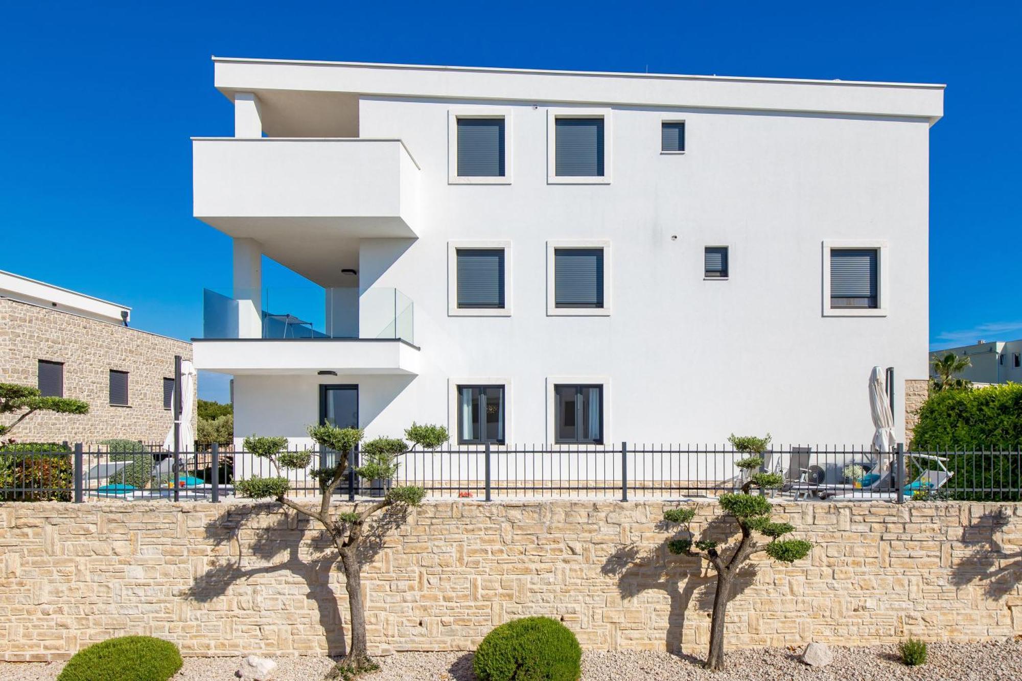 Luxury Apartment Hyperion With Private Pool And Garden Murter Eksteriør billede