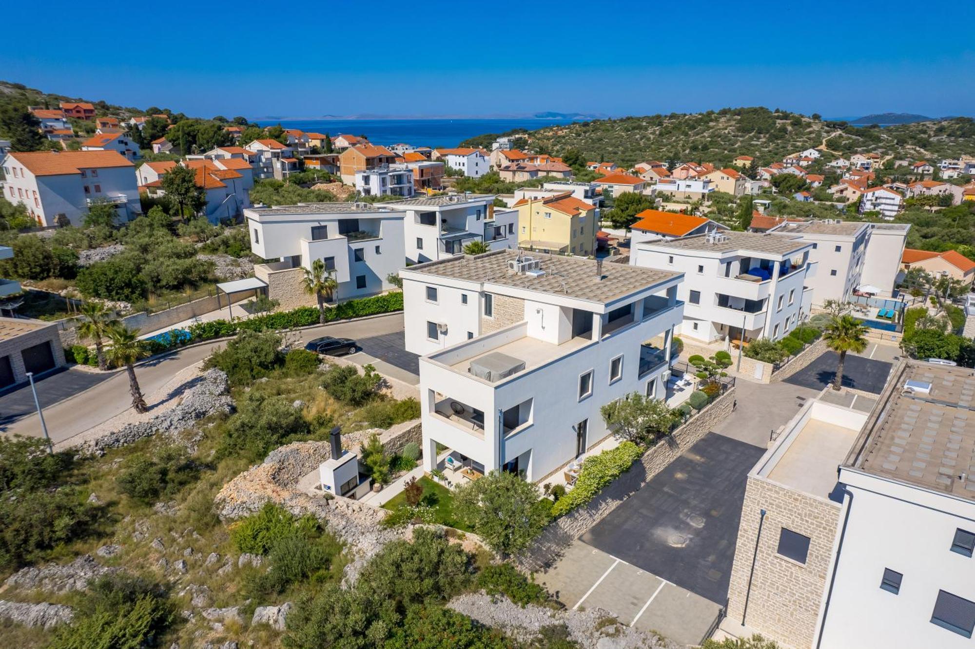 Luxury Apartment Hyperion With Private Pool And Garden Murter Eksteriør billede