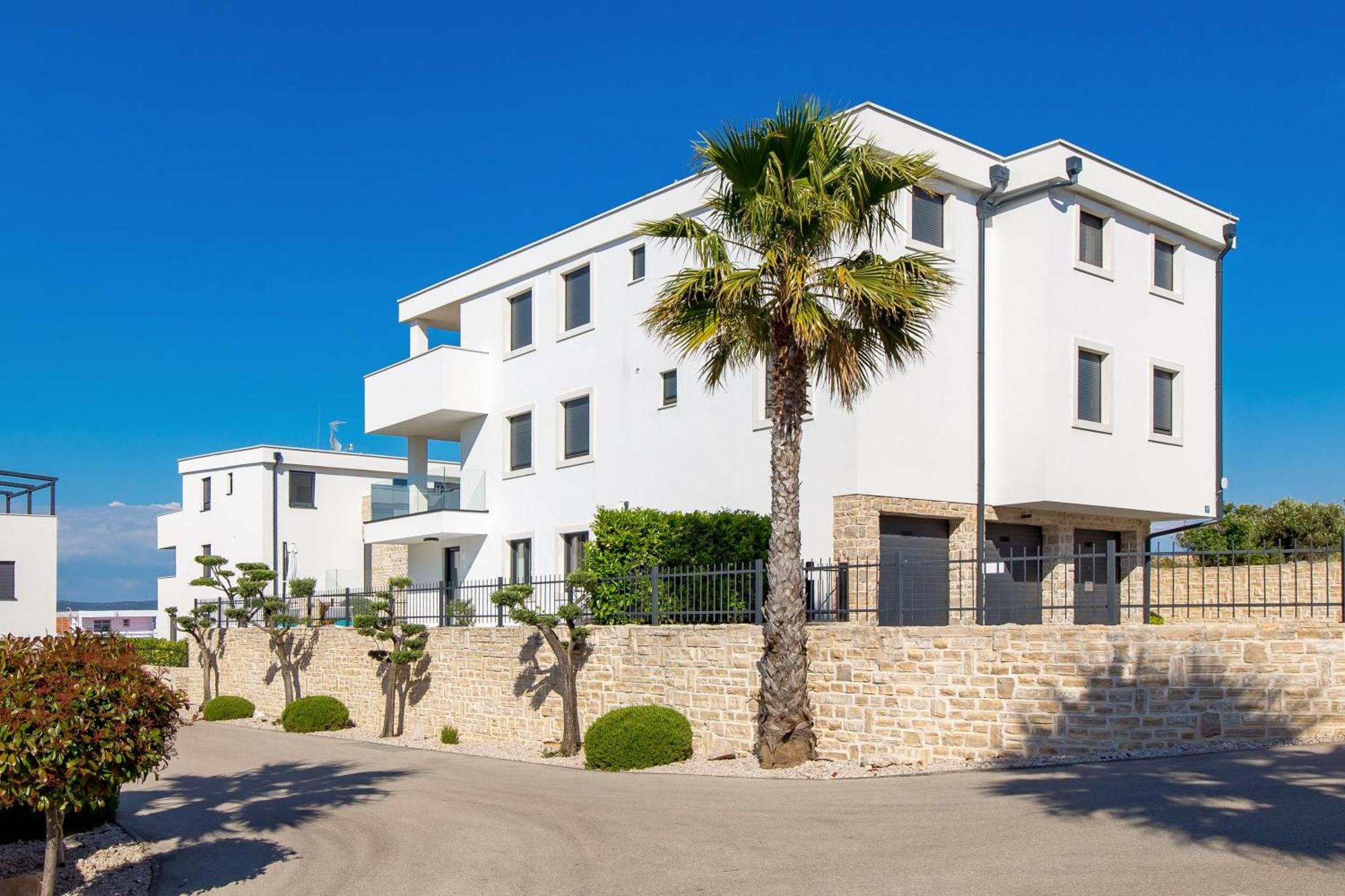 Luxury Apartment Hyperion With Private Pool And Garden Murter Eksteriør billede
