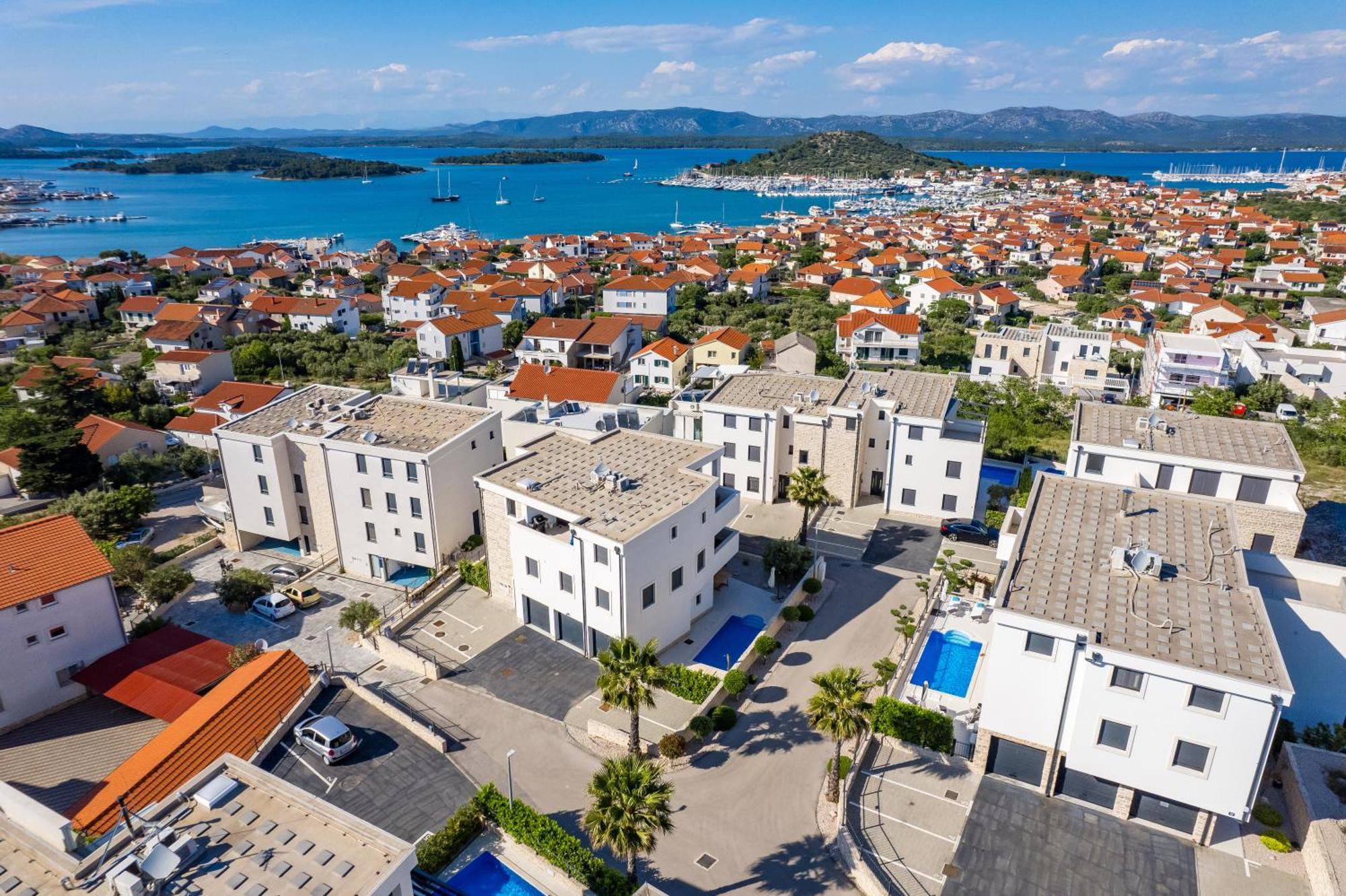 Luxury Apartment Hyperion With Private Pool And Garden Murter Eksteriør billede