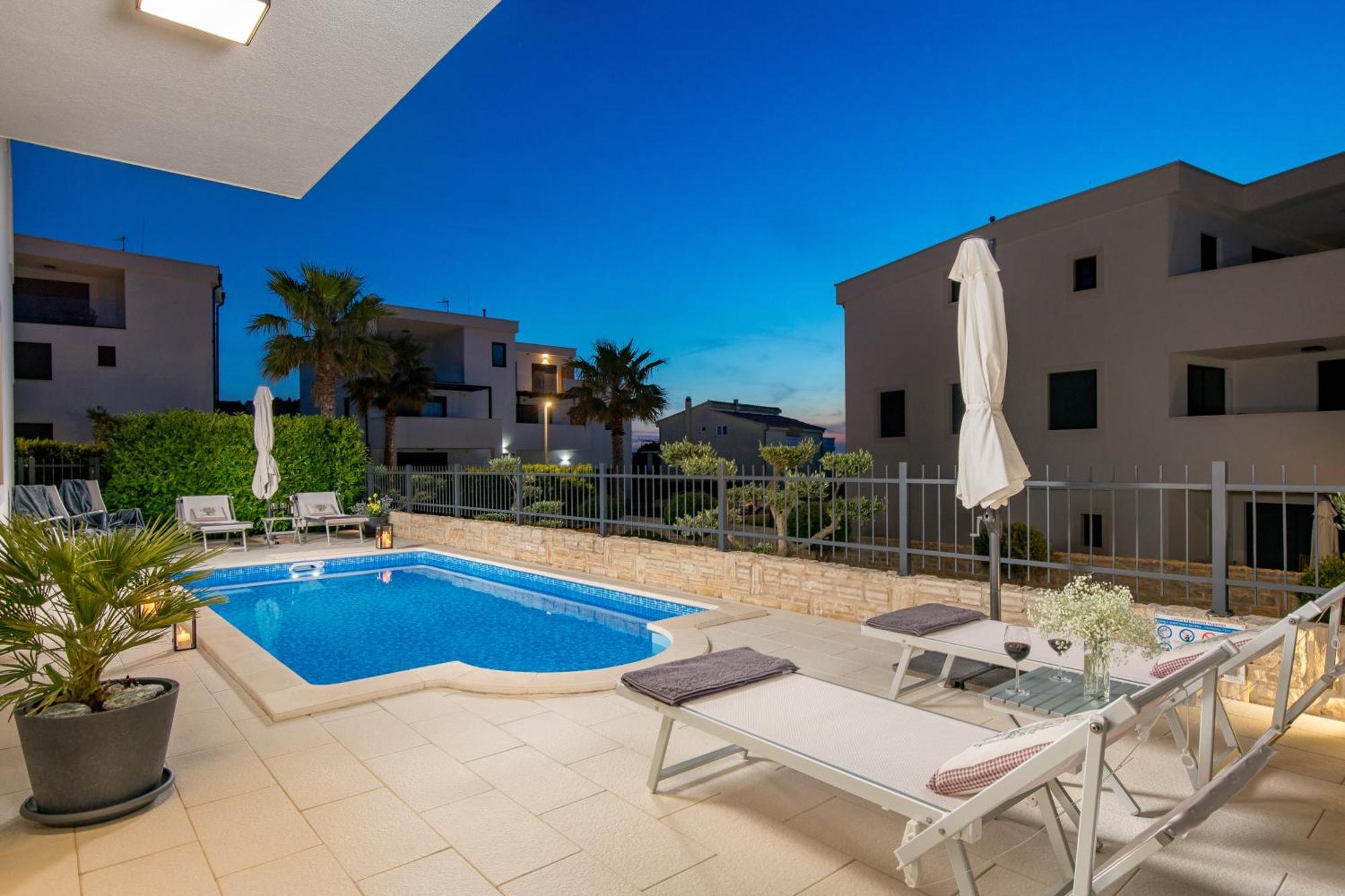 Luxury Apartment Hyperion With Private Pool And Garden Murter Eksteriør billede