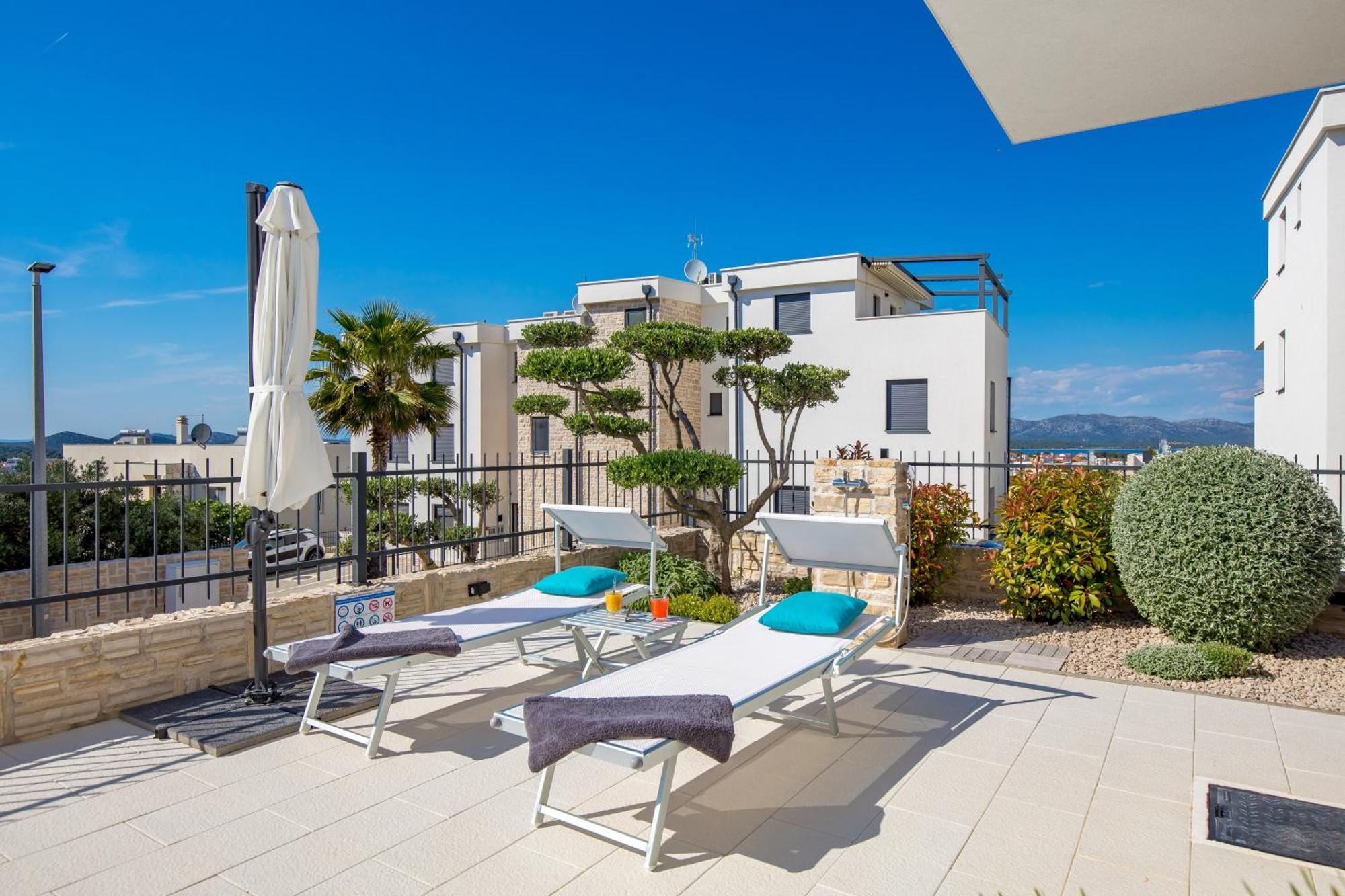 Luxury Apartment Hyperion With Private Pool And Garden Murter Eksteriør billede