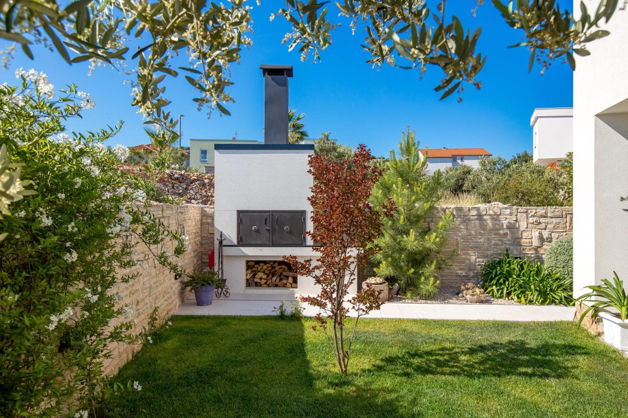 Luxury Apartment Hyperion With Private Pool And Garden Murter Eksteriør billede